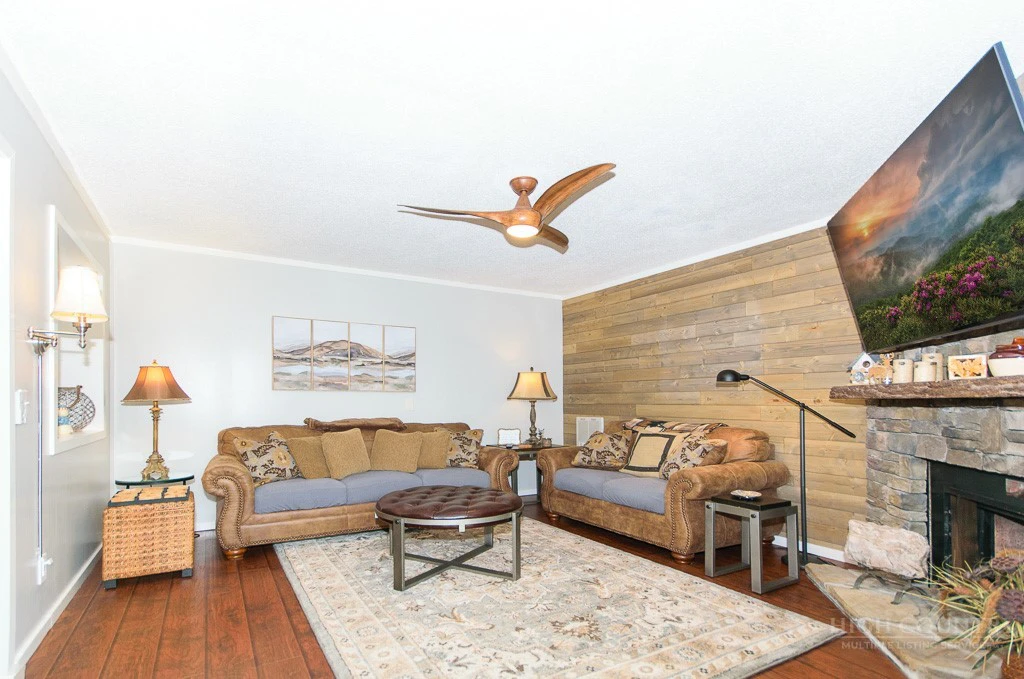 Image number 5 for the current listing
