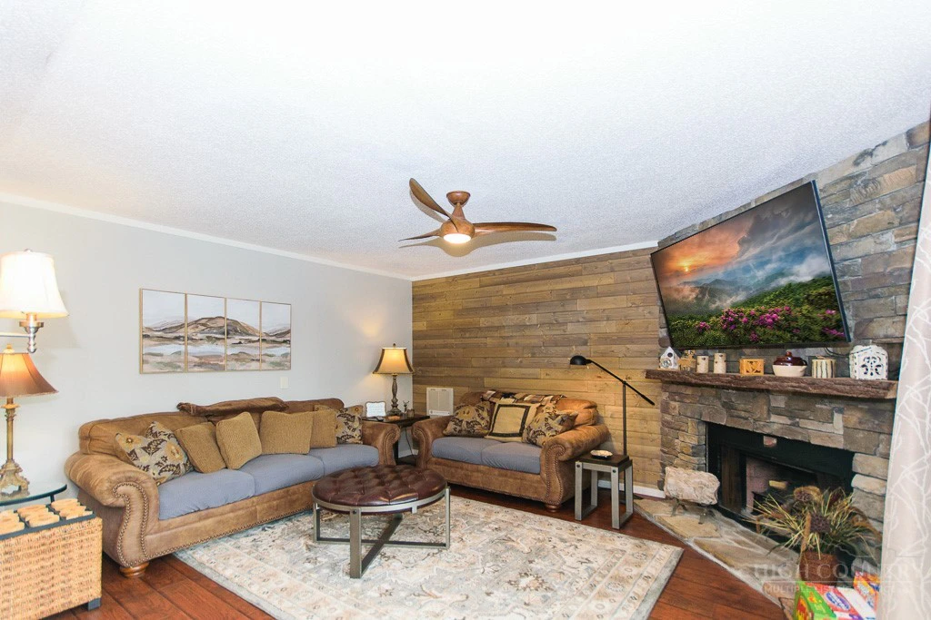 Image number 8 for the current listing