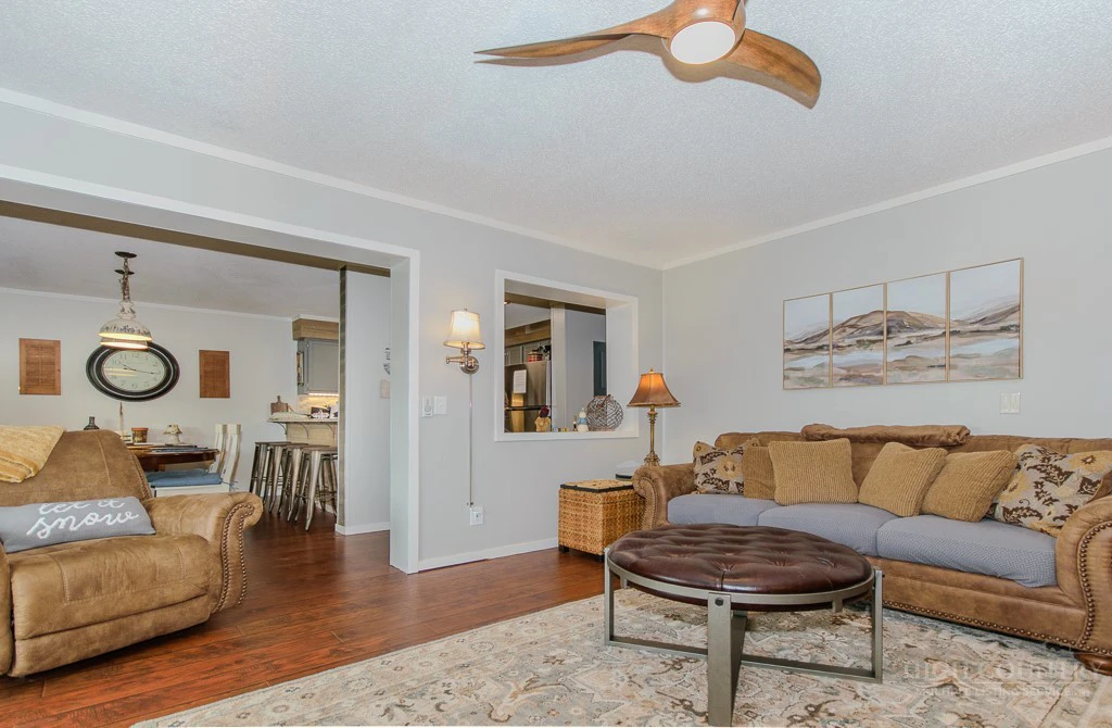 Image number 9 for the current listing