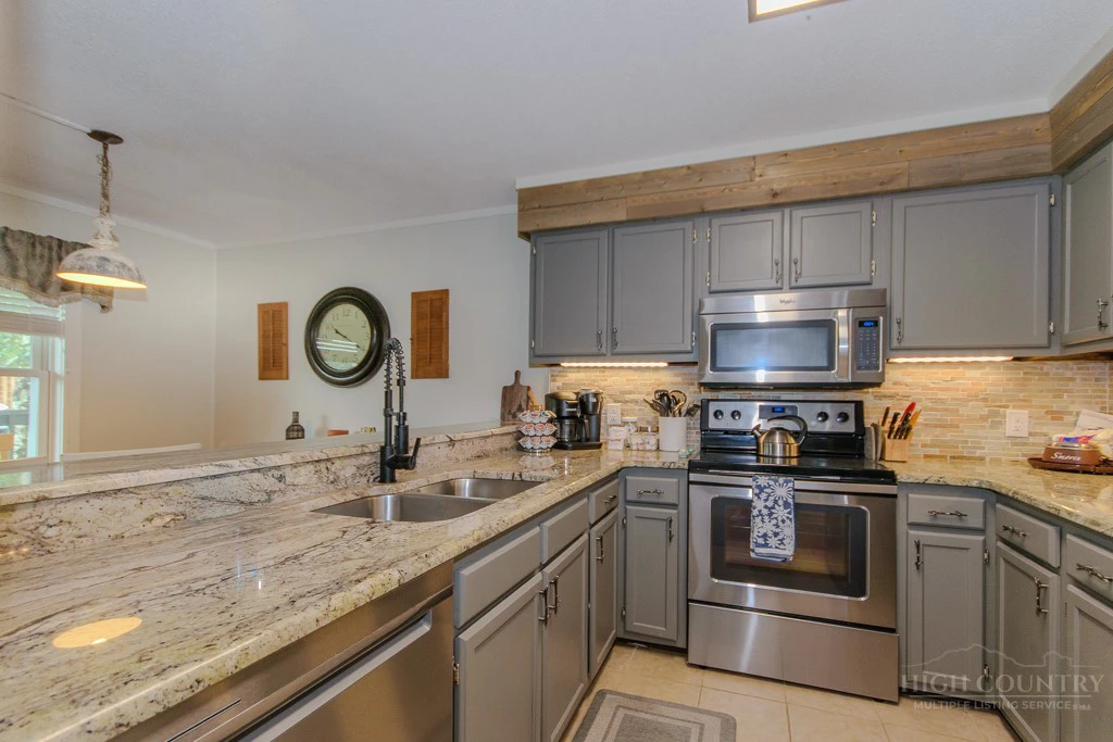 Image number 11 for the current listing
