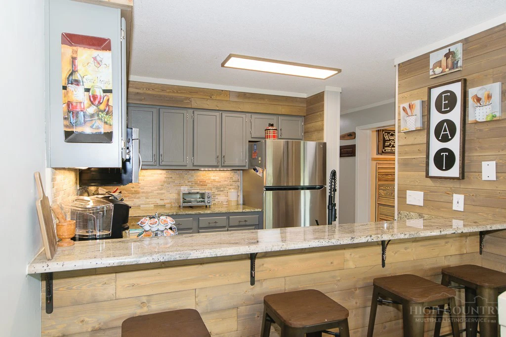 Image number 13 for the current listing