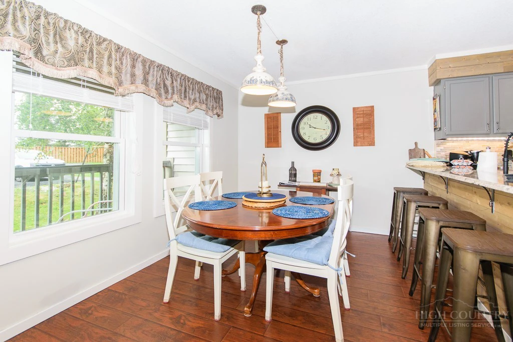 Image number 18 for the current listing