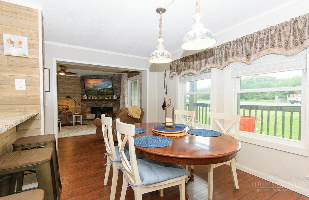 Image number 19 for the current listing