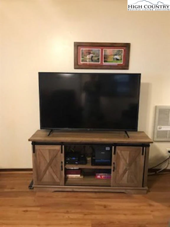 Image number 18 for the current listing