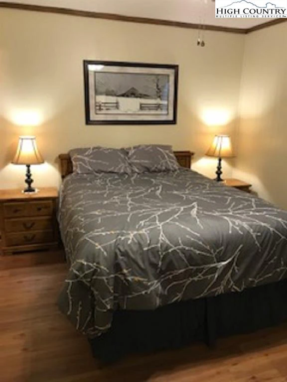 Image number 2 for the current listing