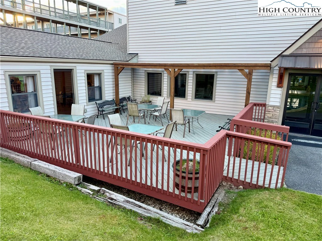 Image number 19 for the current listing