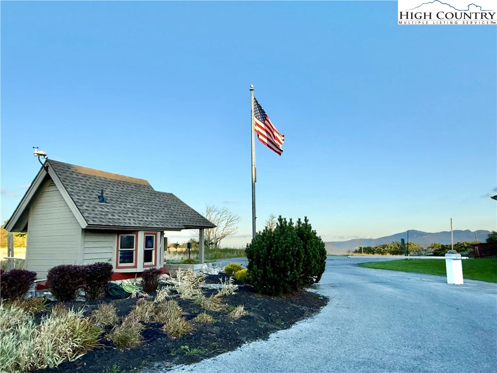 Image number 21 for the current listing