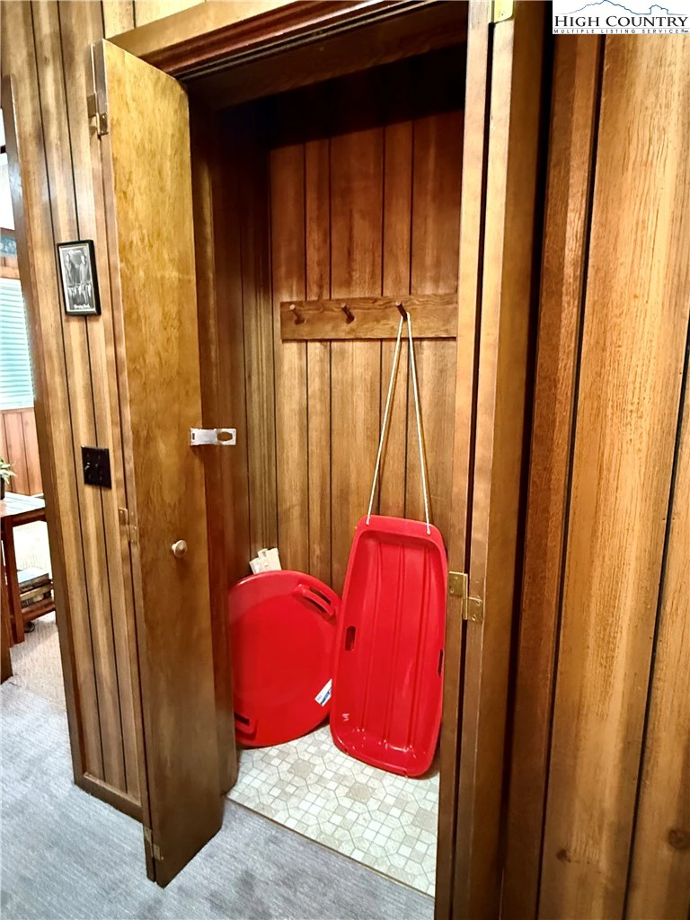 Image number 4 for the current listing