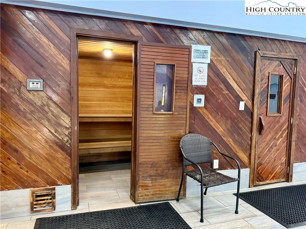 Image number 2 for the current listing