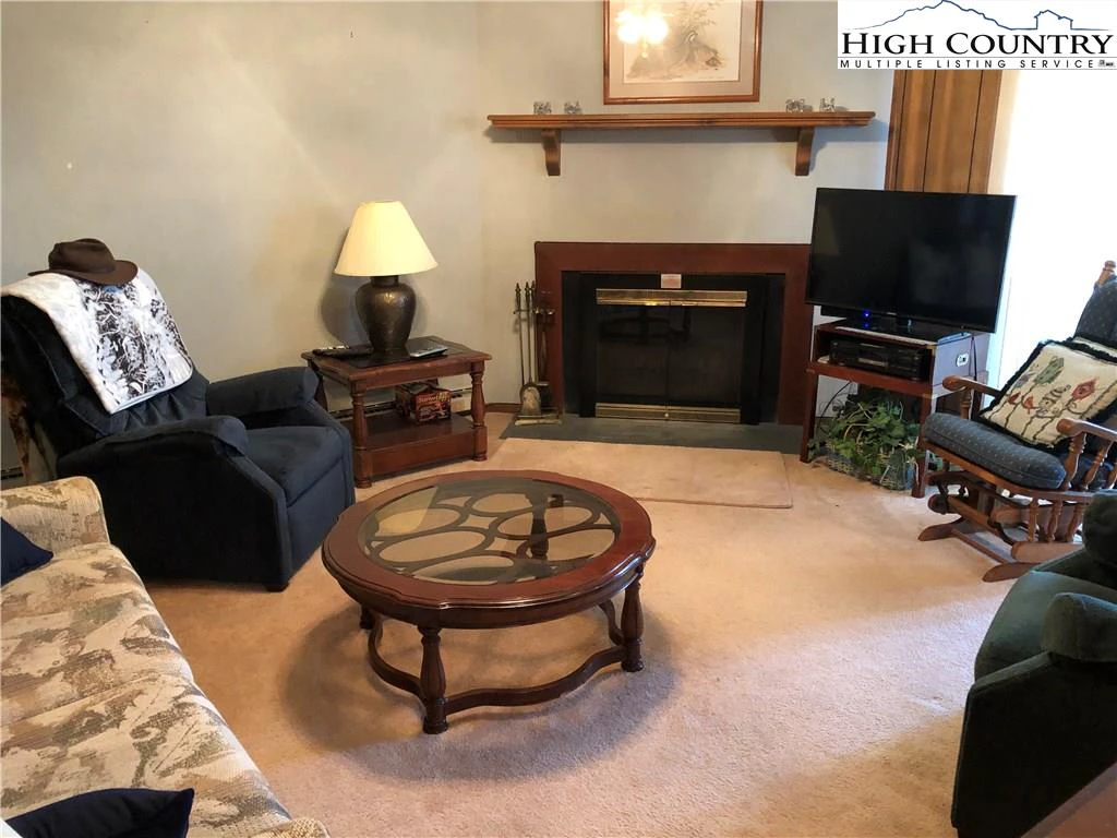 Image number 1 for the current listing