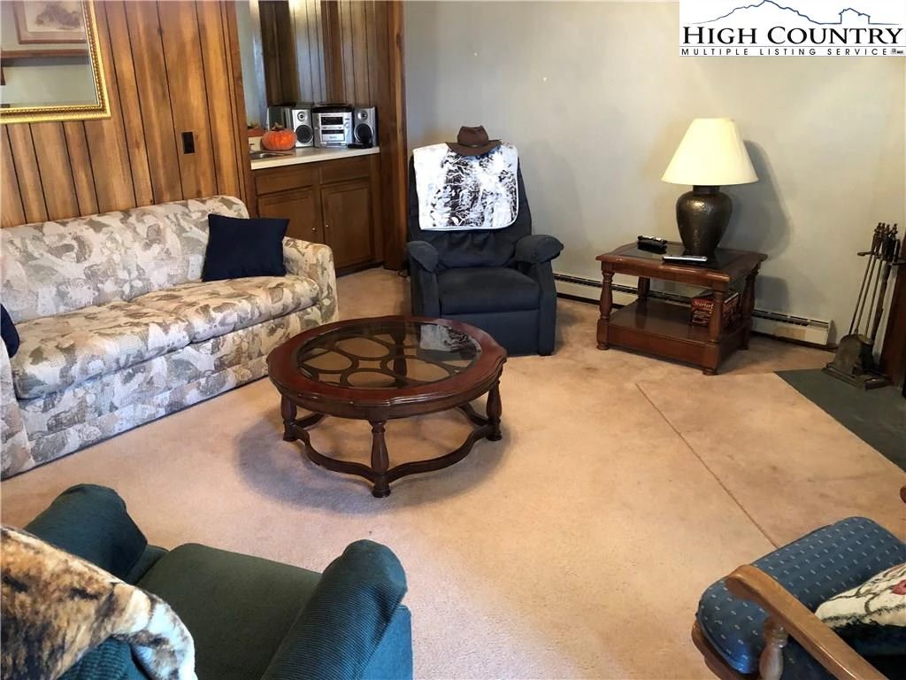 Image number 3 for the current listing
