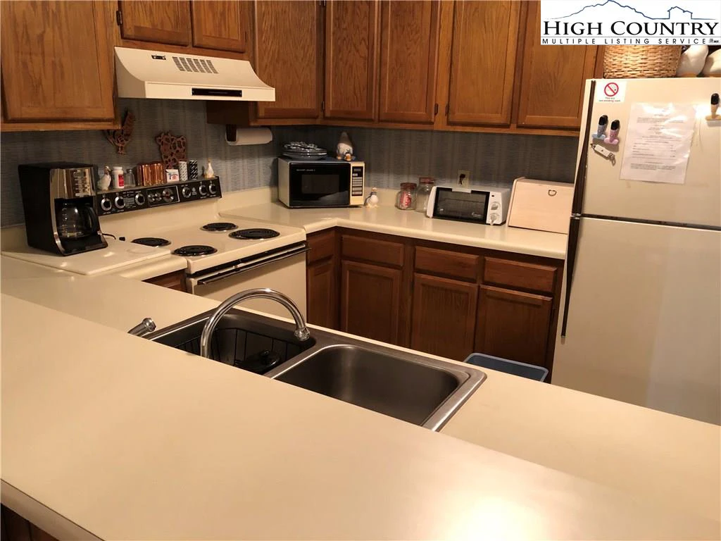 Image number 5 for the current listing