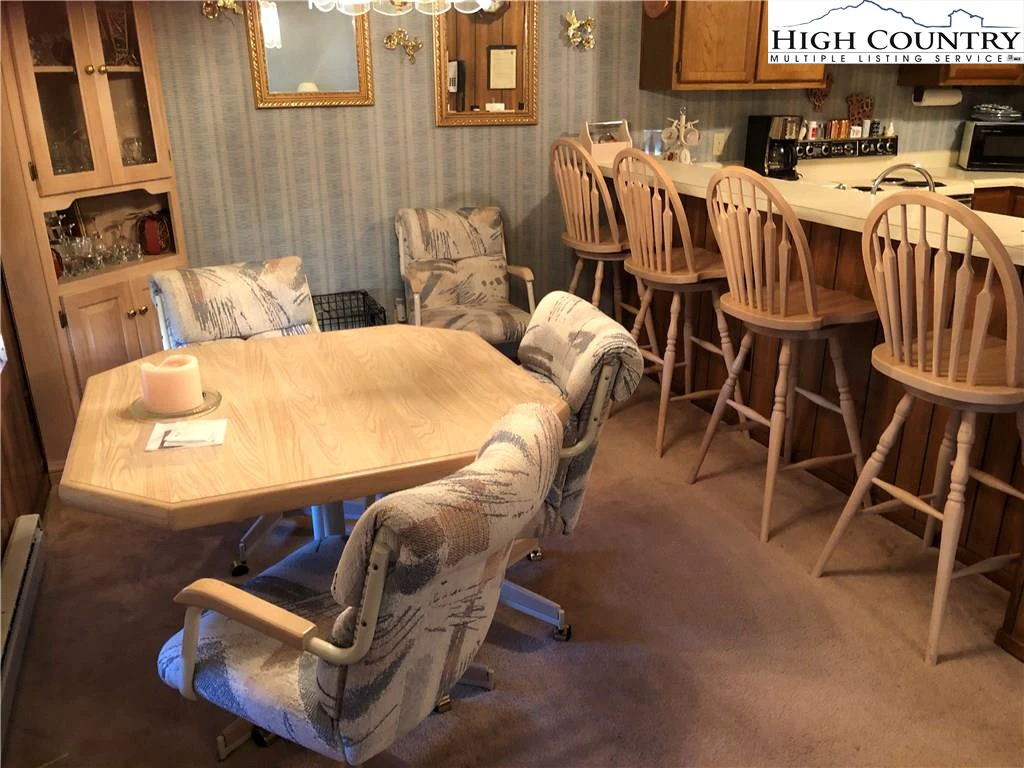 Image number 6 for the current listing