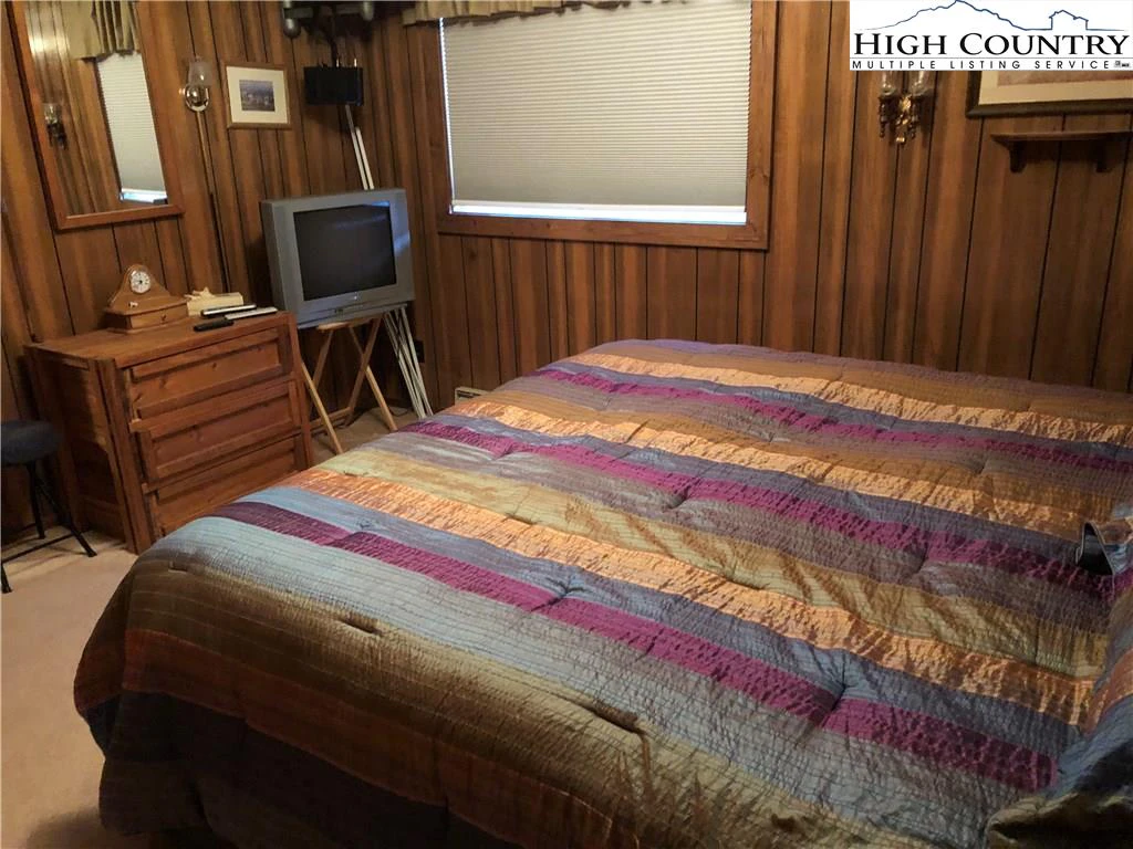 Image number 8 for the current listing