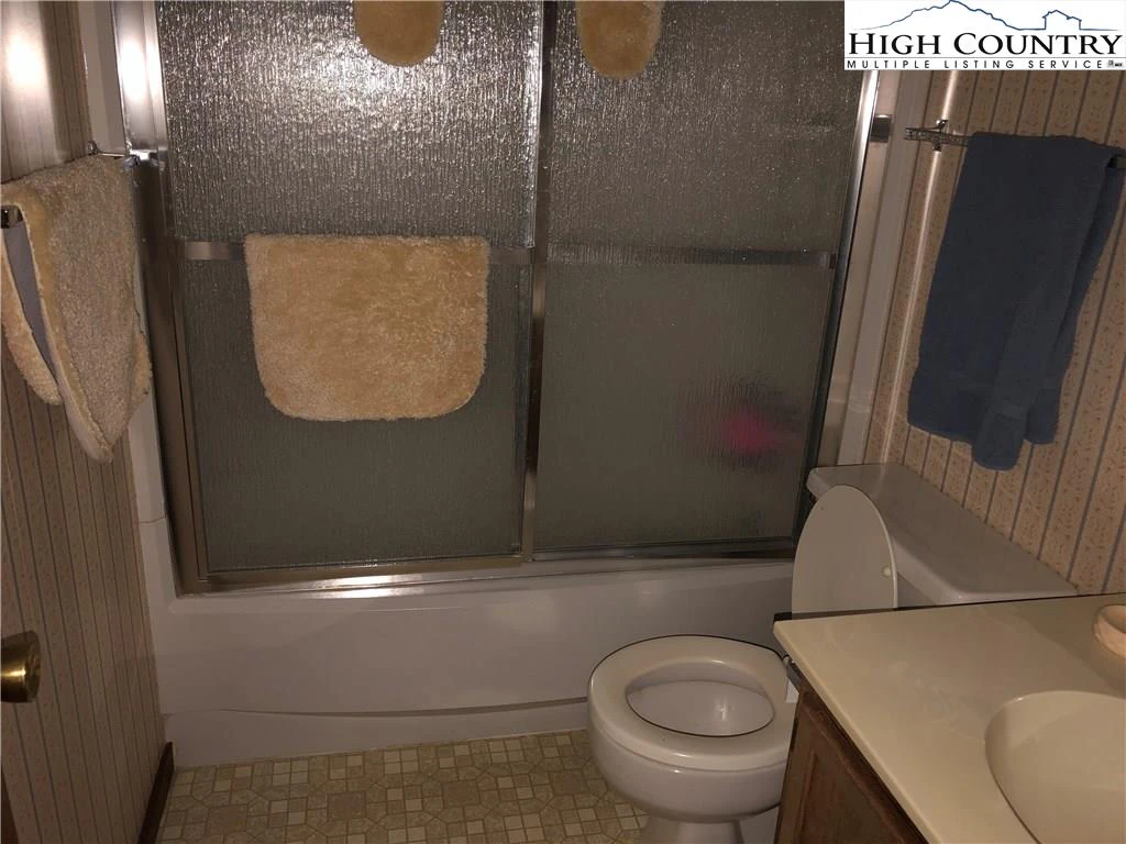 Image number 9 for the current listing
