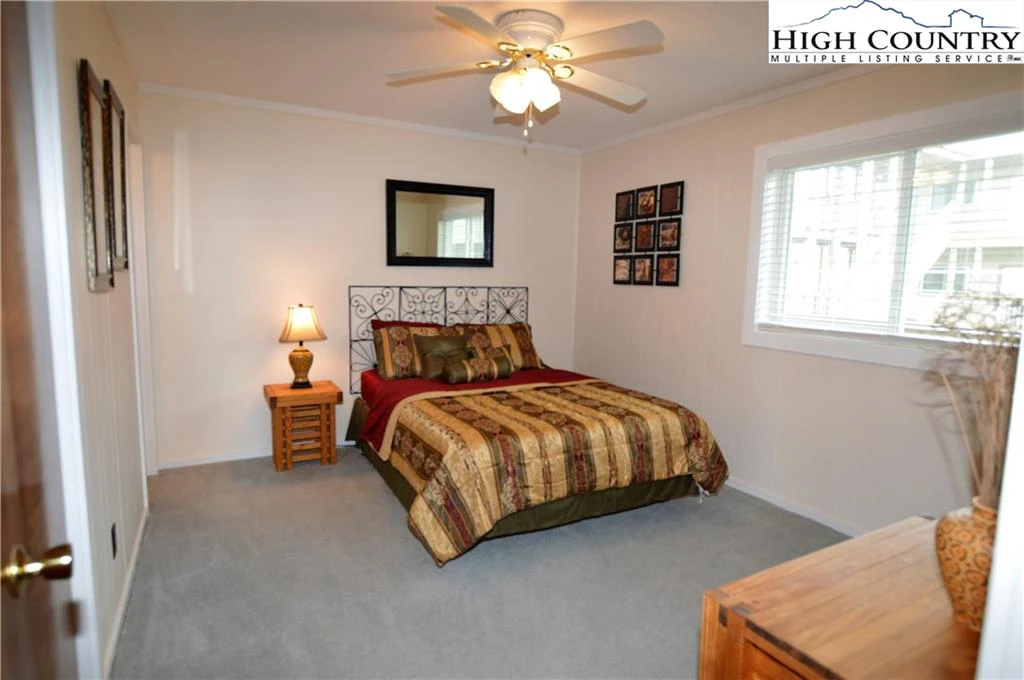 Image number 18 for the current listing