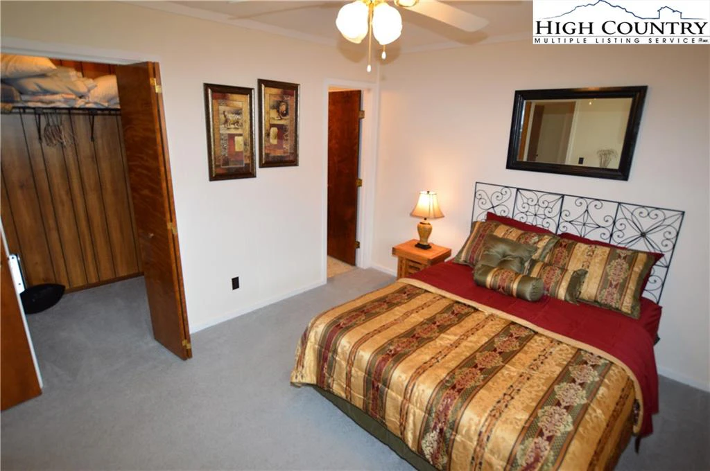 Image number 17 for the current listing