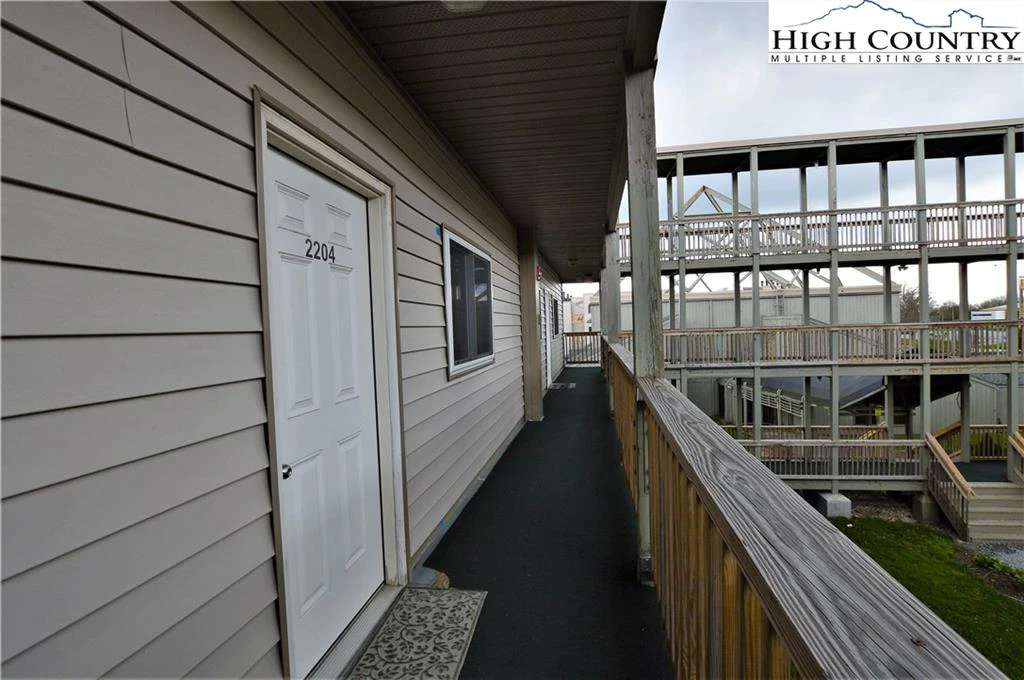 Image number 14 for the current listing