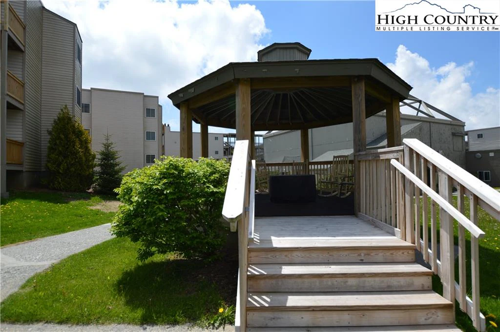 Image number 9 for the current listing