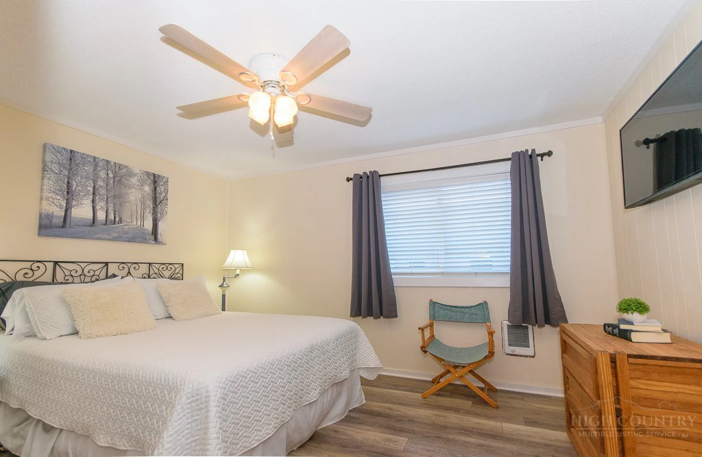 Image number 5 for the current listing