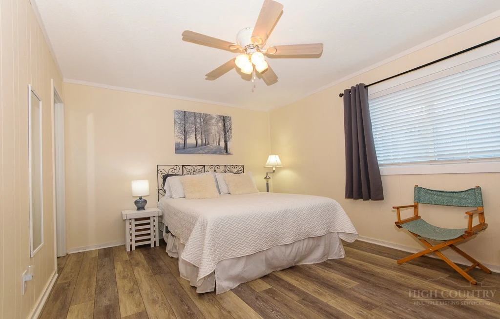 Image number 4 for the current listing