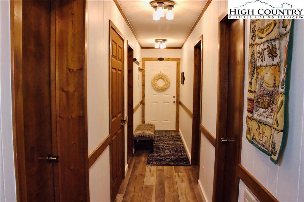 Image number 11 for the current listing