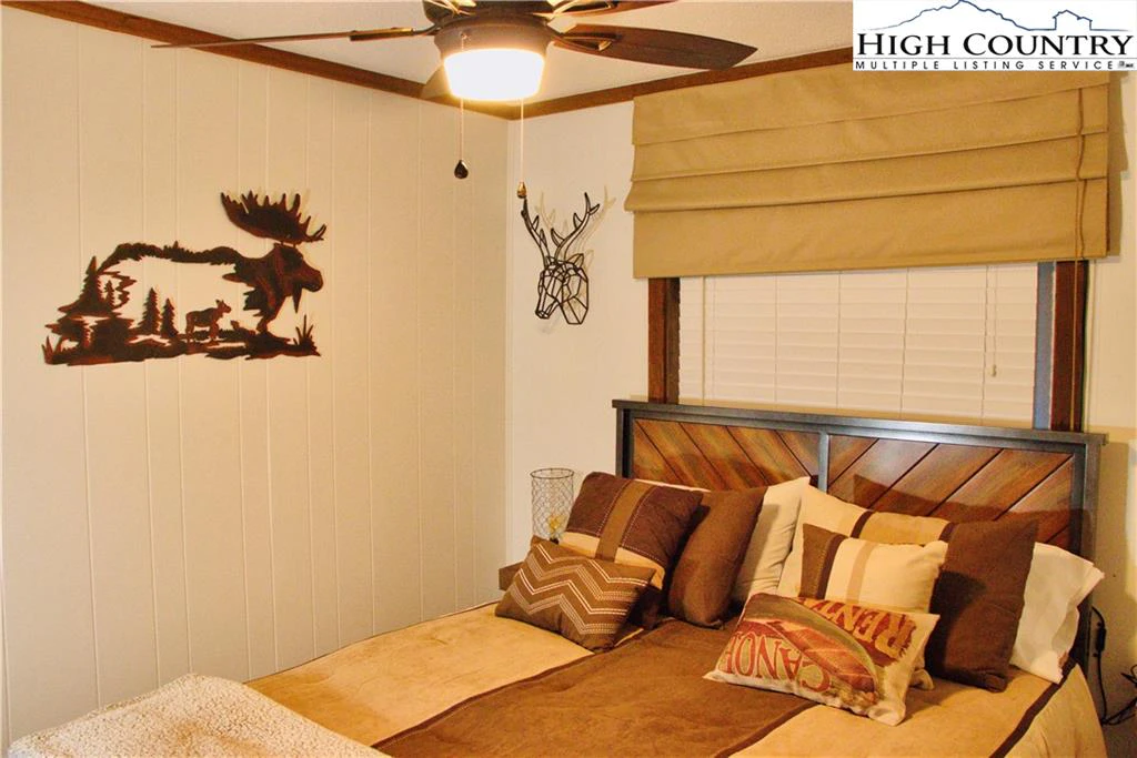 Image number 9 for the current listing
