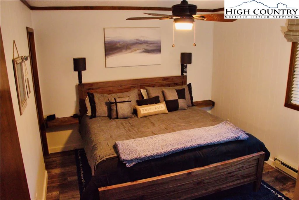 Image number 8 for the current listing