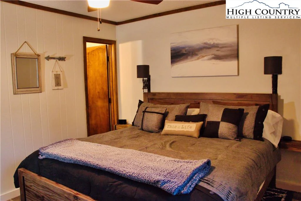 Image number 7 for the current listing