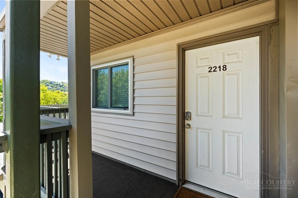 Image number 4 for the current listing