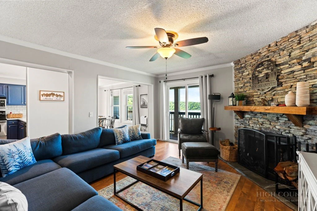 Image number 6 for the current listing