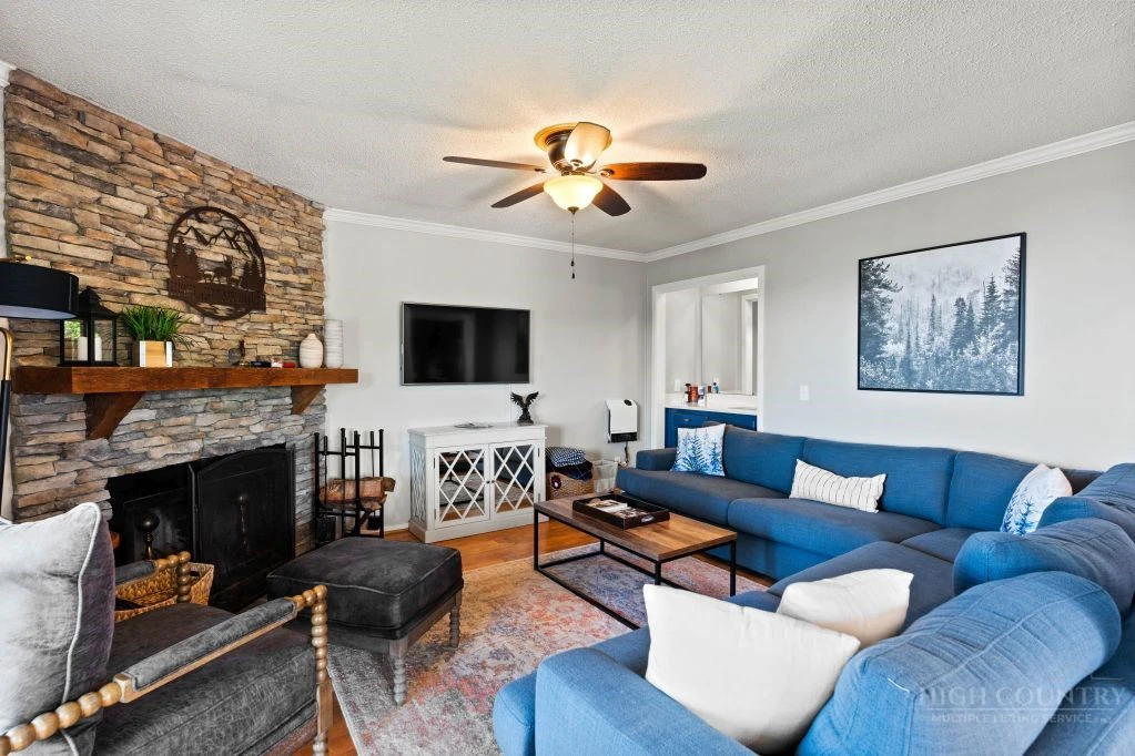 Image number 7 for the current listing