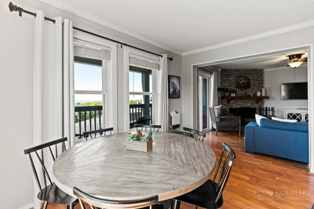 Image number 10 for the current listing