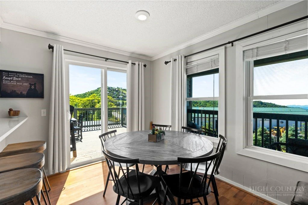 Image number 11 for the current listing