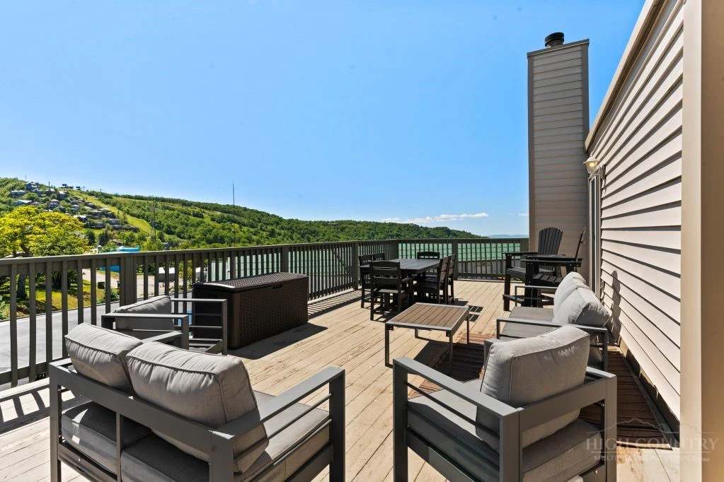 Image number 15 for the current listing