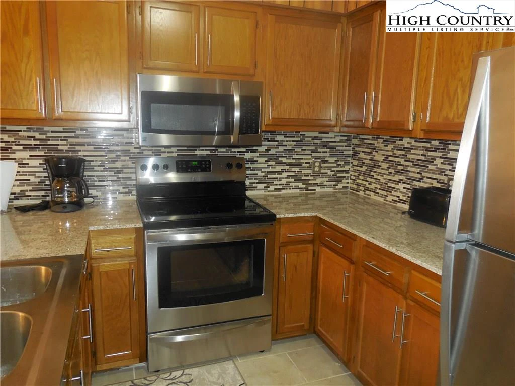 Image number 1 for the current listing