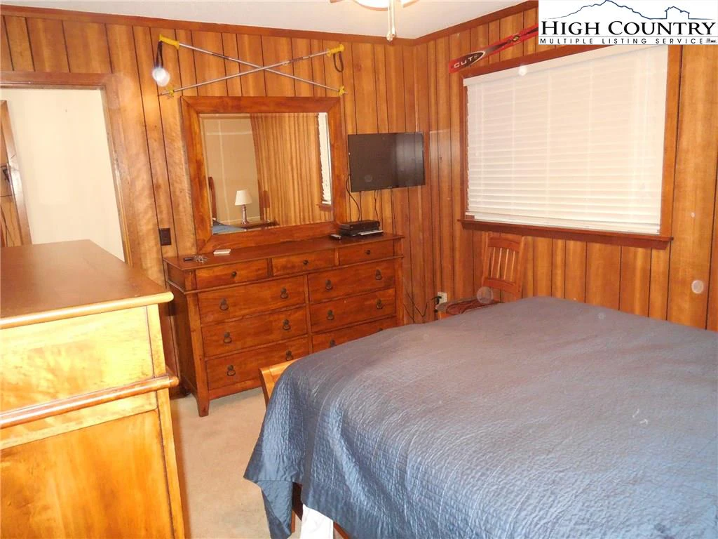 Image number 21 for the current listing