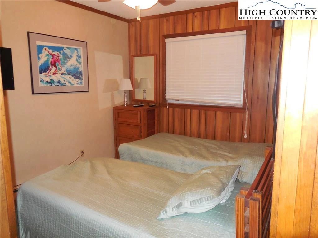 Image number 20 for the current listing
