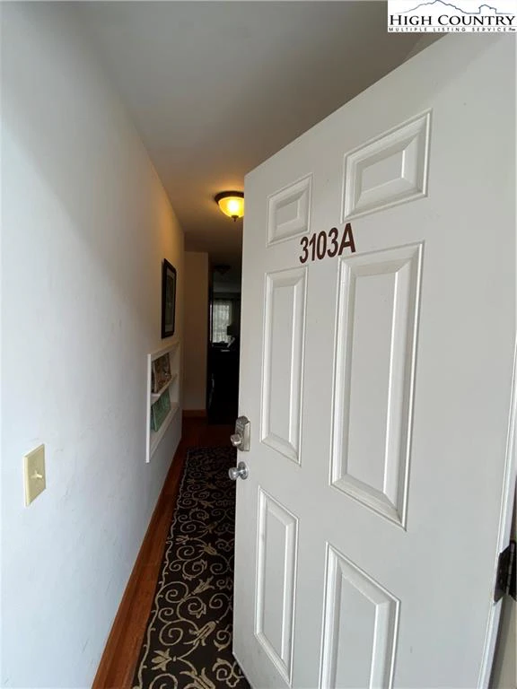 Image number 18 for the current listing
