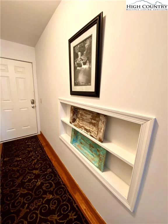 Image number 17 for the current listing