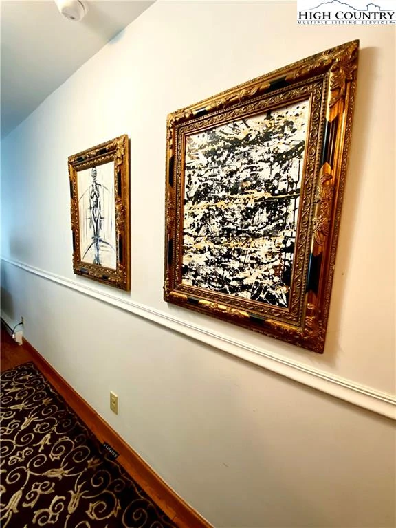 Image number 2 for the current listing