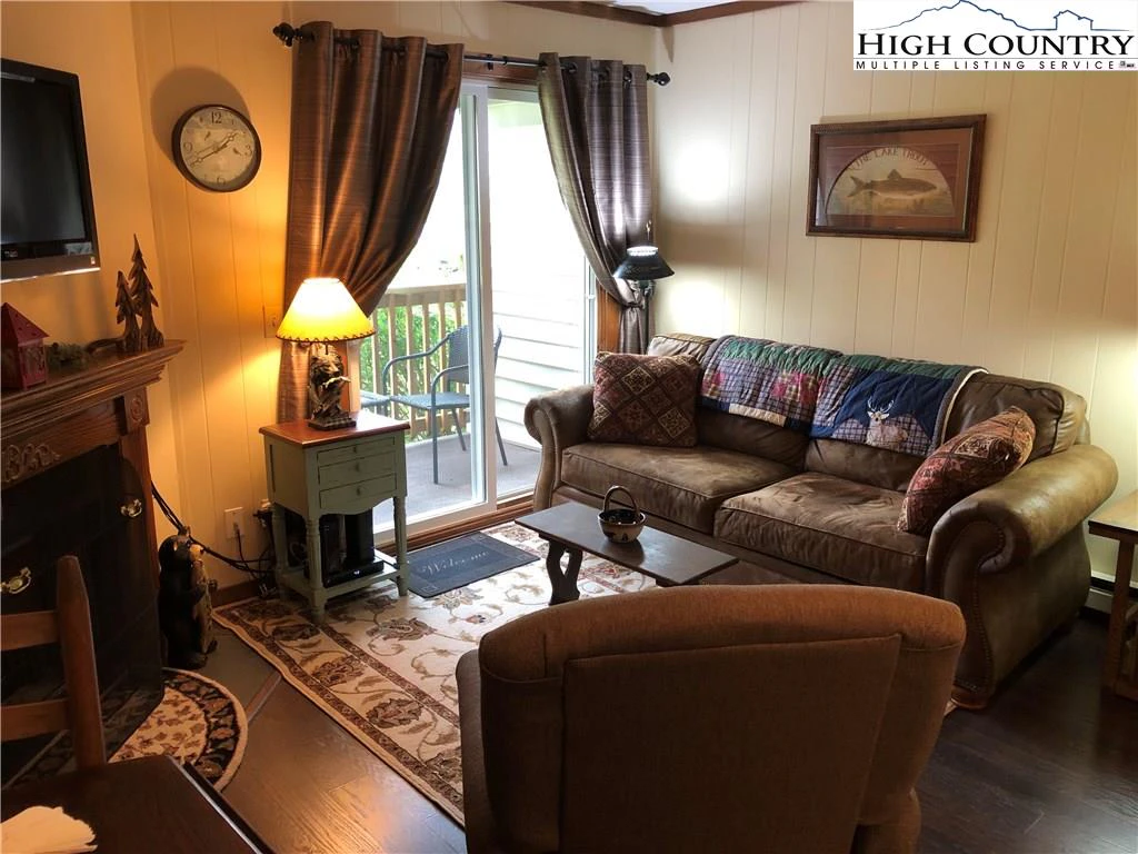 Image number 1 for the current listing
