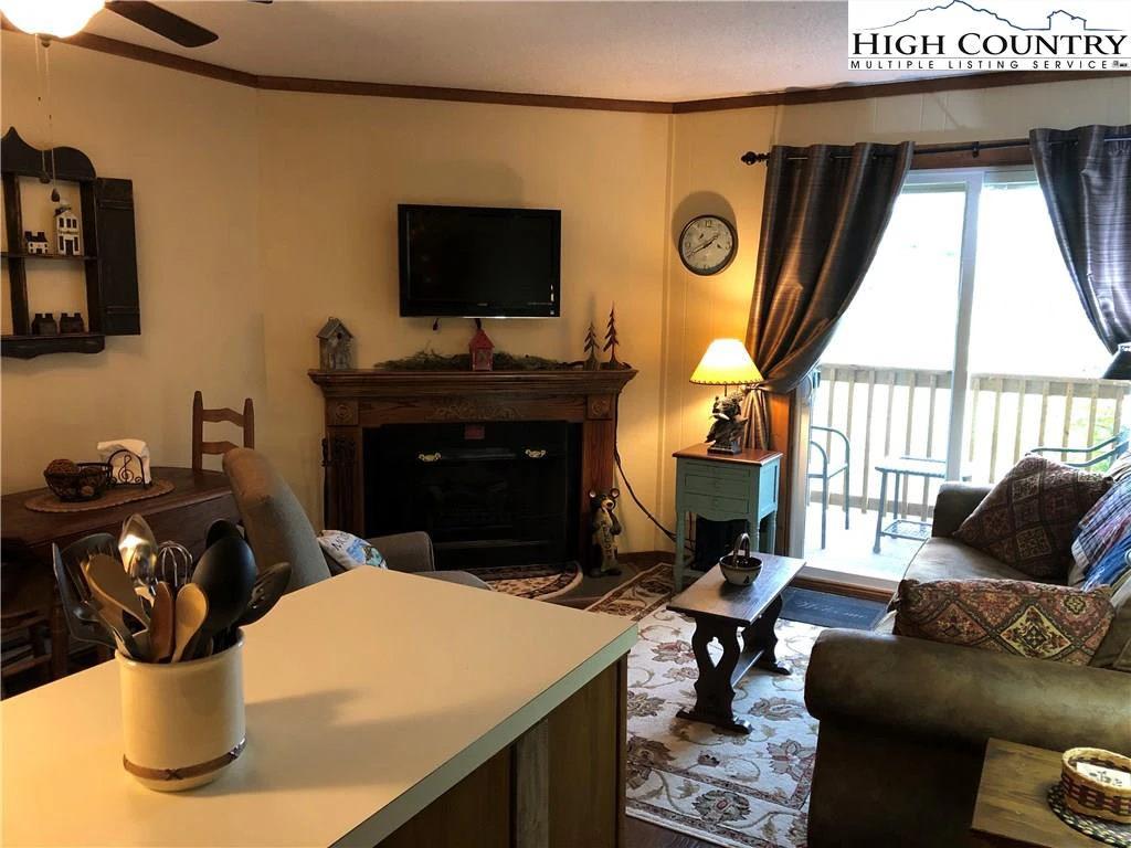Image number 3 for the current listing