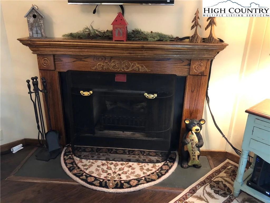 Image number 4 for the current listing