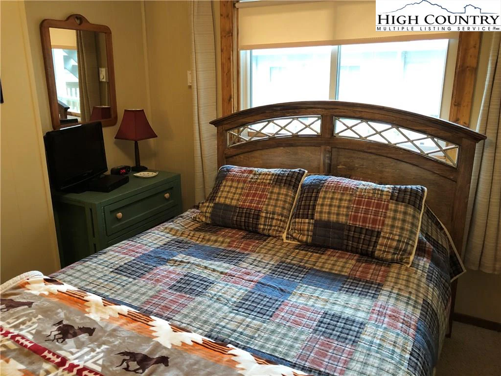 Image number 6 for the current listing
