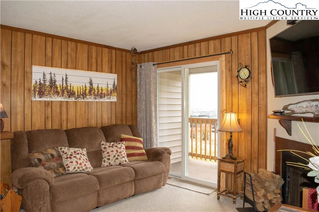 Image number 1 for the current listing