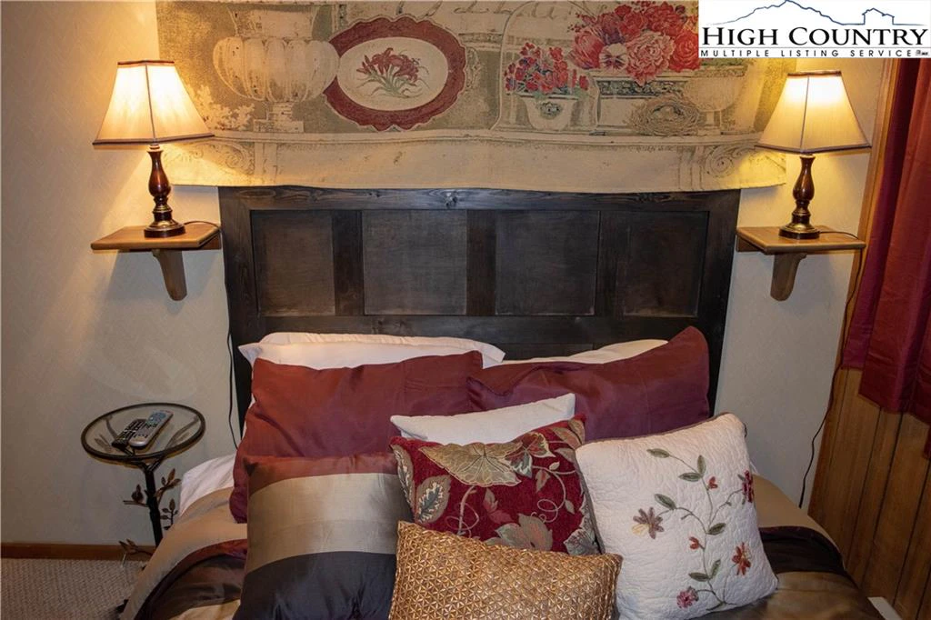 Image number 17 for the current listing