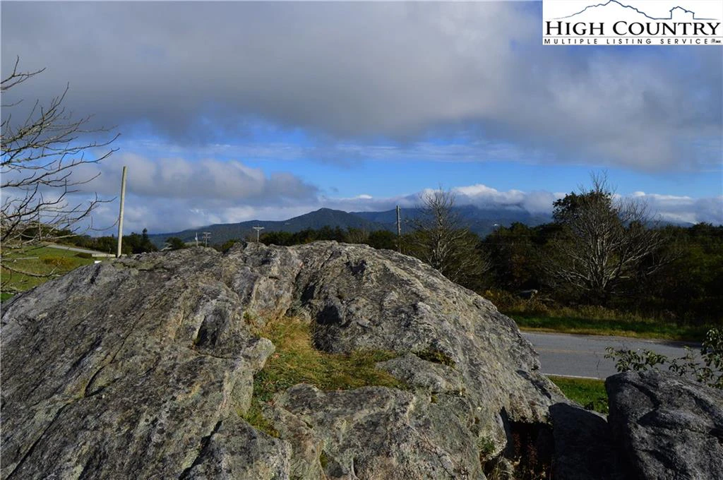 Image number 3 for the current listing