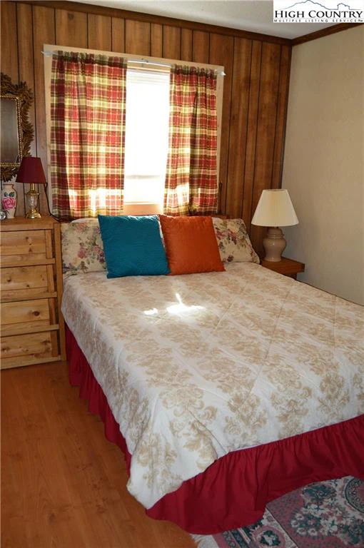Image number 17 for the current listing