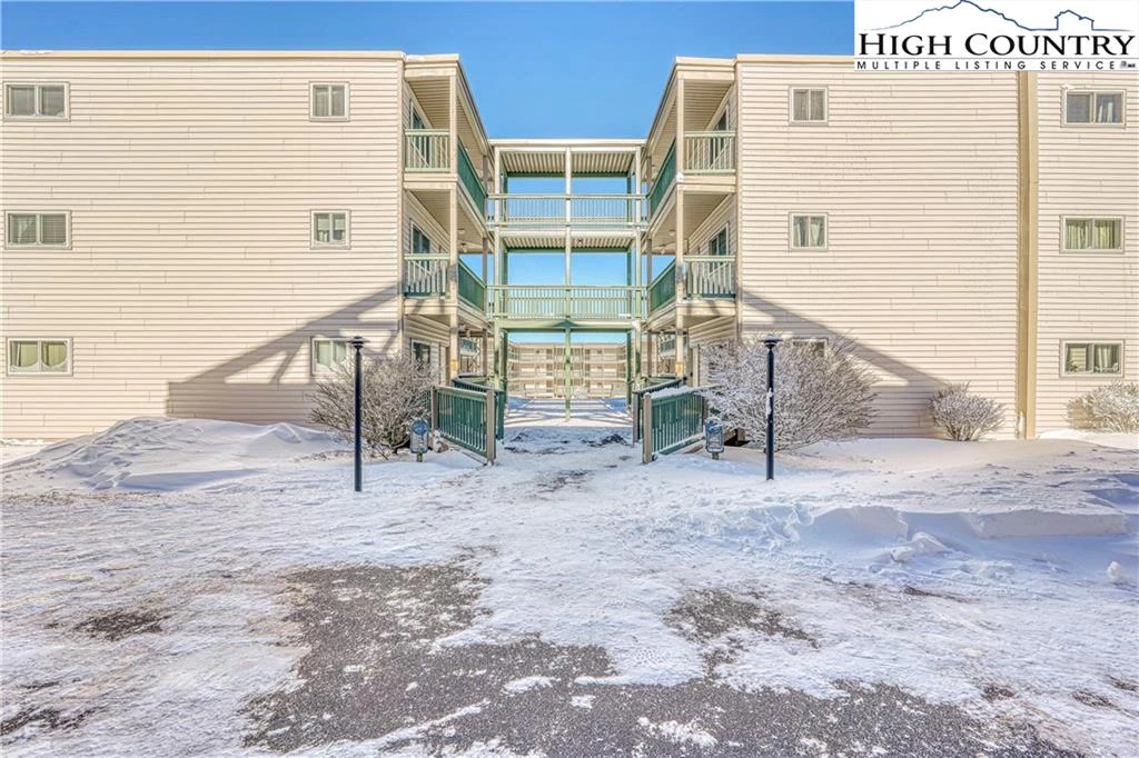 Image number 15 for the current listing